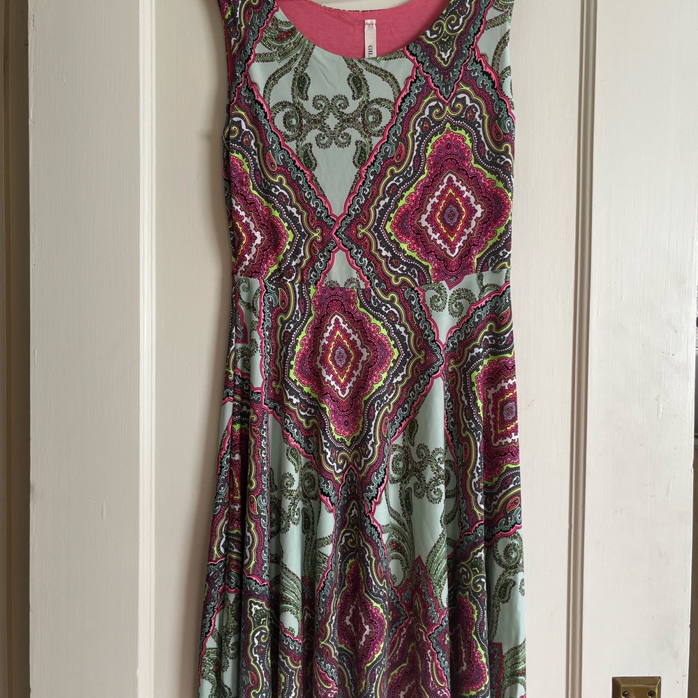 Very unique 60’s style paisley dress, stretchy for work or play!
